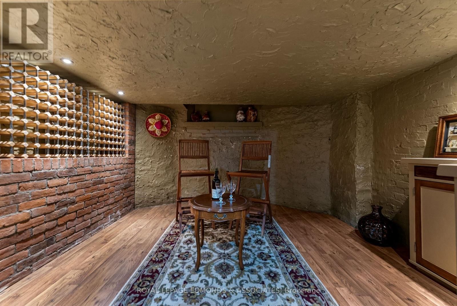 307 MAPLE AVENUE Image 32