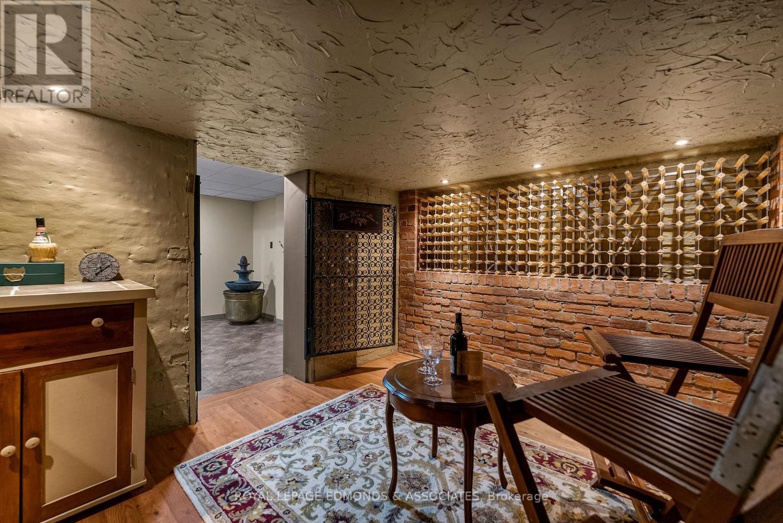 307 MAPLE AVENUE Image 33