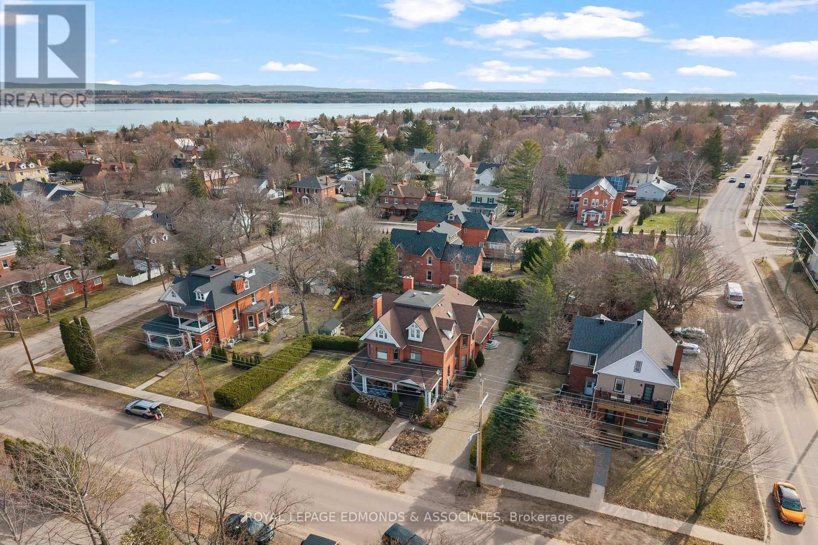 307 MAPLE AVENUE Image 46