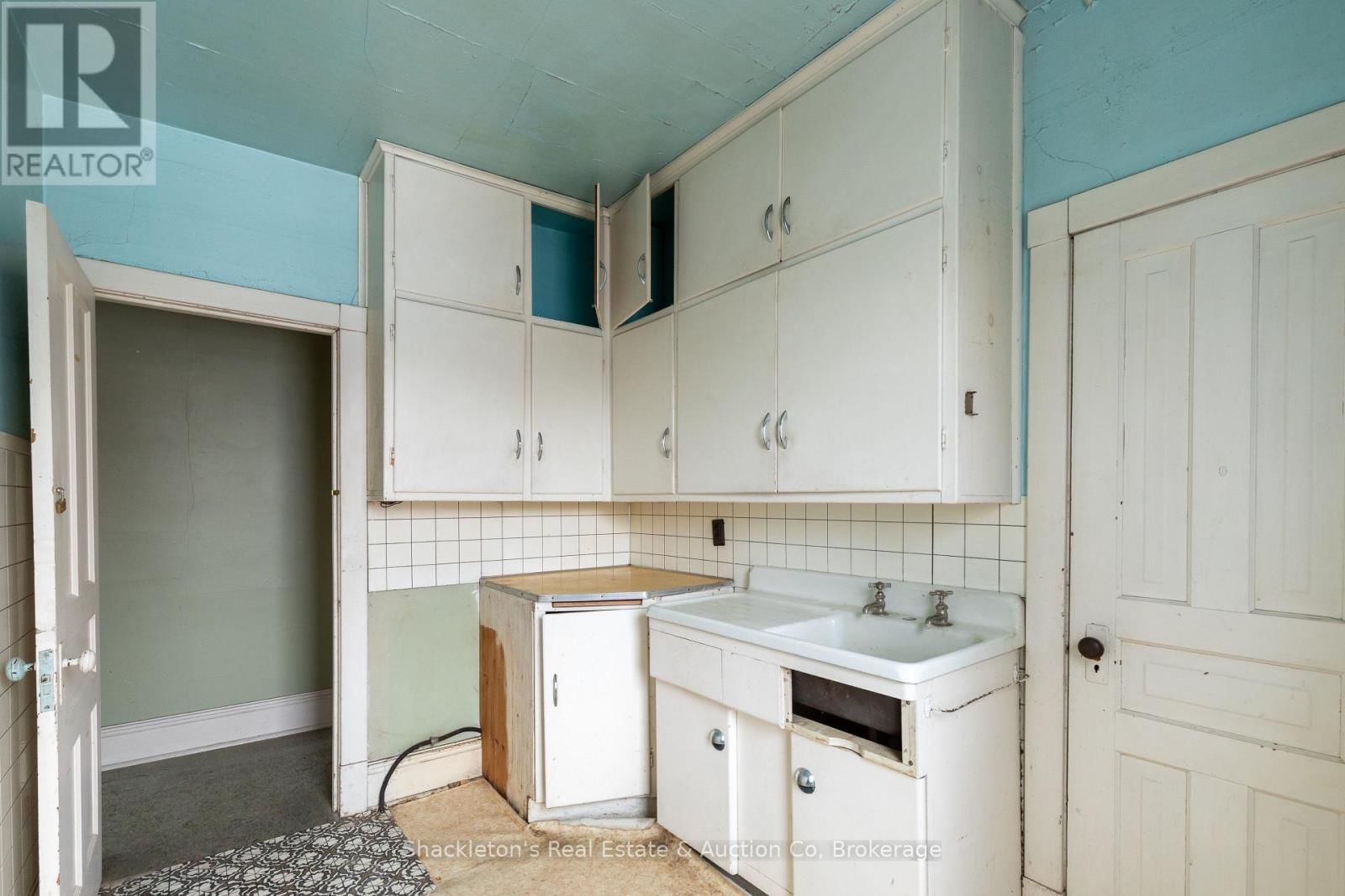 432 ERIE STREET Image 13