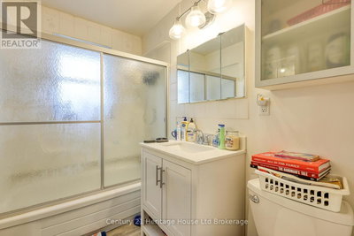 Image #1 of Commercial for Sale at Peel, Woodstock , Ontario