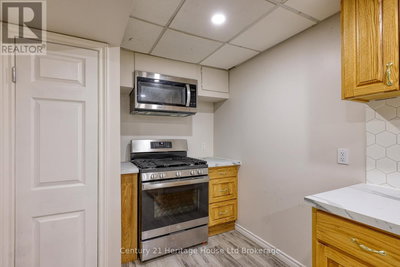 Image #1 of Commercial for Sale at Peel, Woodstock , Ontario