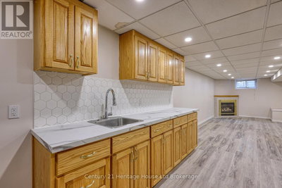 Image #1 of Commercial for Sale at Peel, Woodstock , Ontario