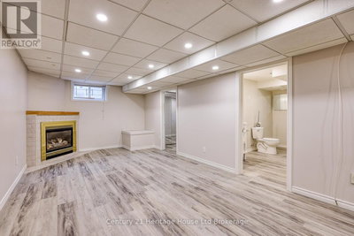 Image #1 of Commercial for Sale at Peel, Woodstock , Ontario