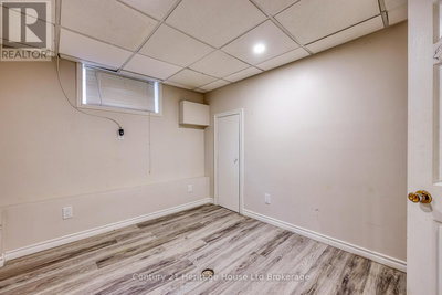 Image #1 of Commercial for Sale at Peel, Woodstock , Ontario