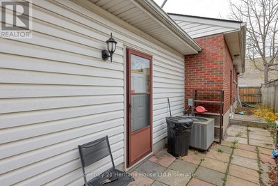 Image #1 of Commercial for Sale at Peel, Woodstock , Ontario