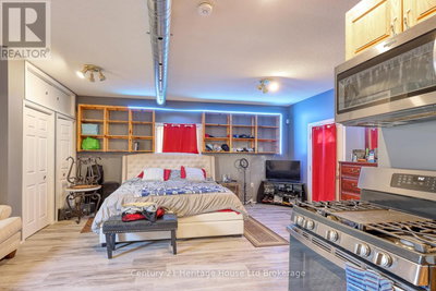 Image #1 of Commercial for Sale at Peel, Woodstock , Ontario