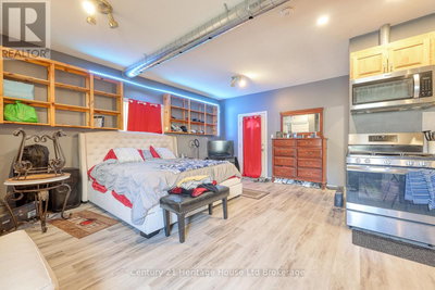 Image #1 of Commercial for Sale at Peel, Woodstock , Ontario