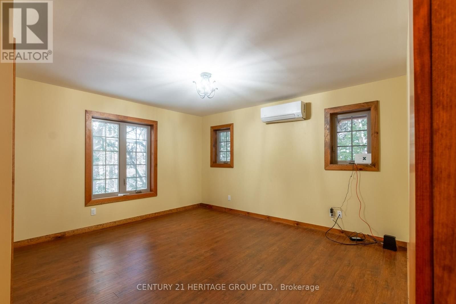 35 KEEFER STREET Image 22