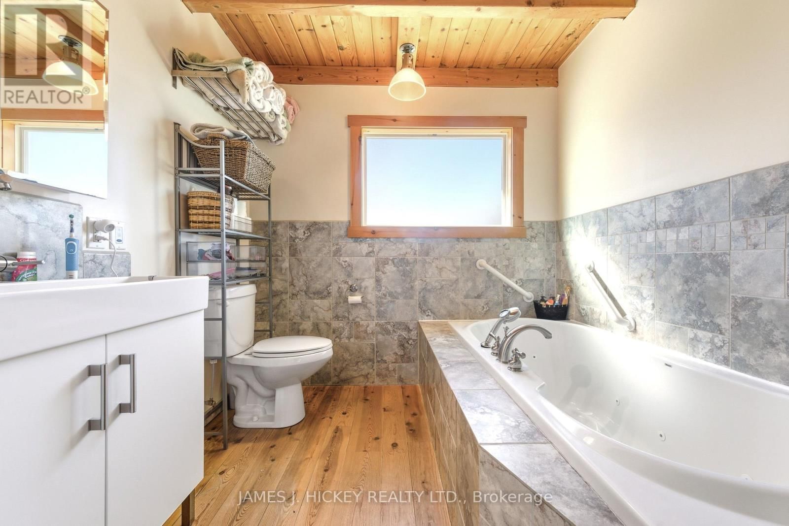 120 DEEP RIVER ROAD Image 17