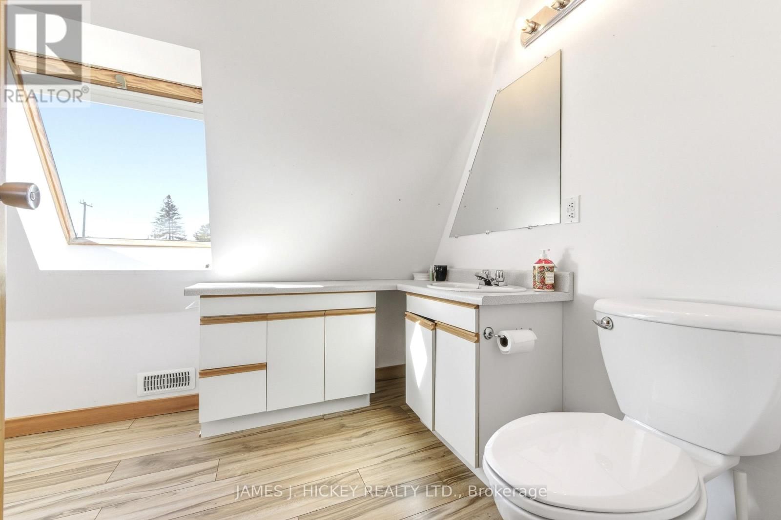 120 DEEP RIVER ROAD Image 20