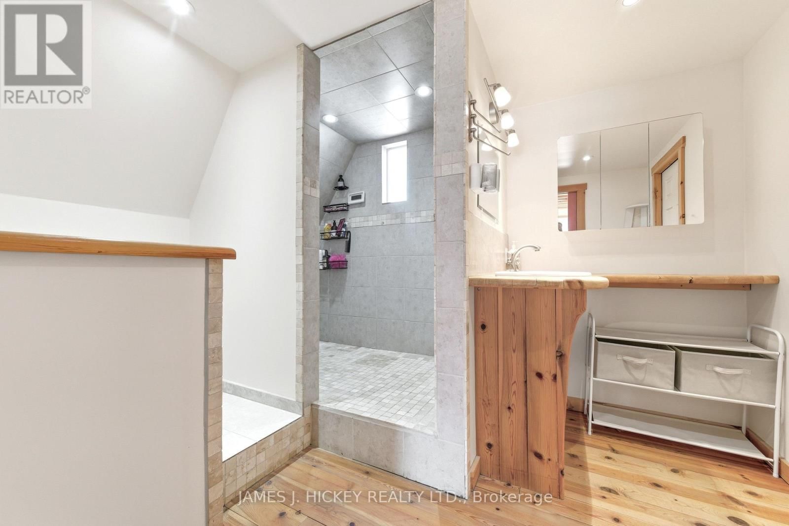 120 DEEP RIVER ROAD Image 24