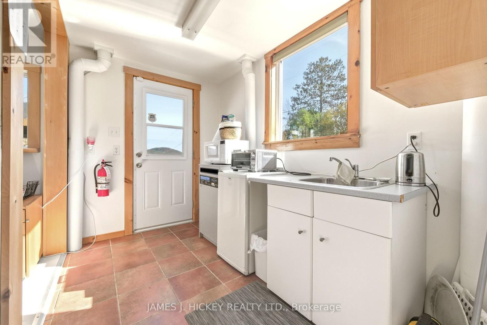 120 DEEP RIVER ROAD Image 28