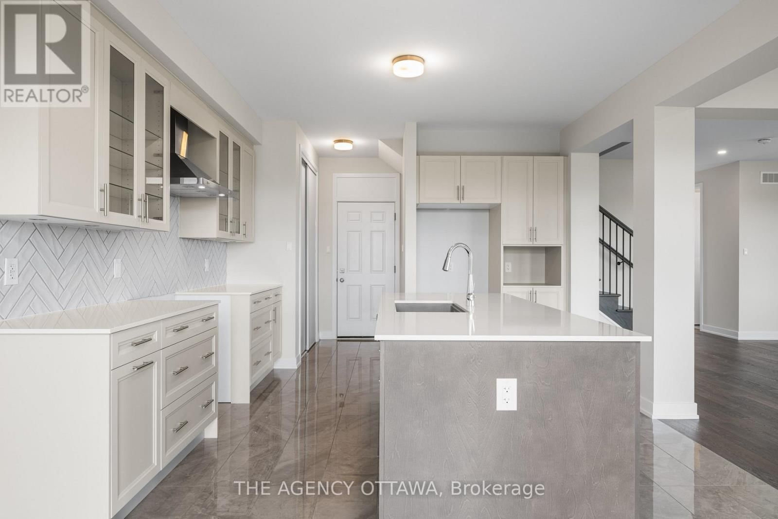 2066 POSTILION STREET Image 17