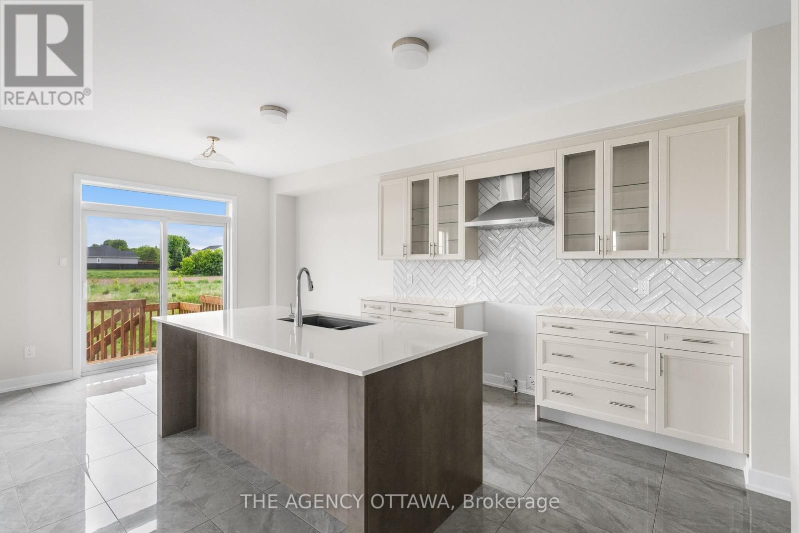 2066 POSTILION STREET Image 19