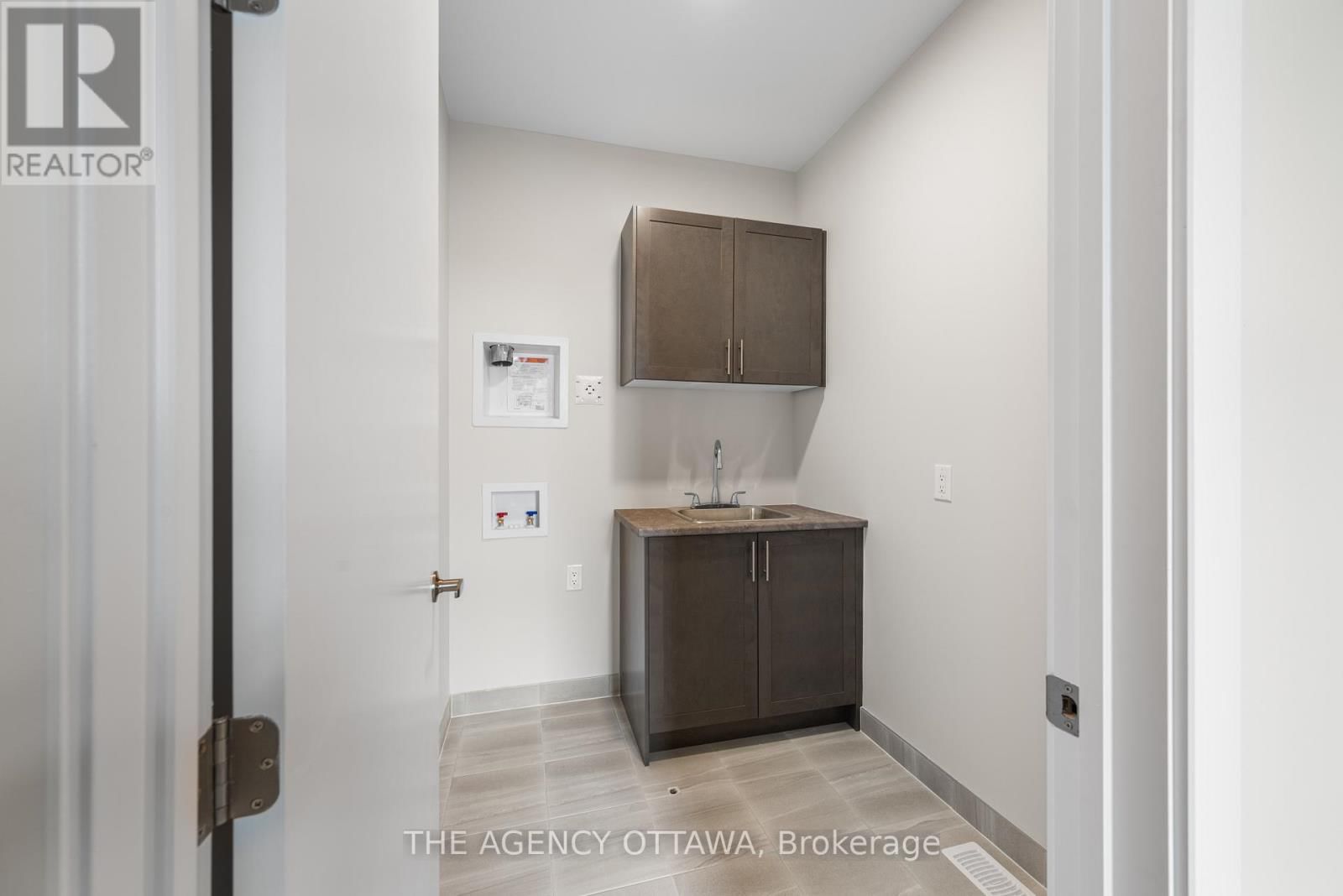 2066 POSTILION STREET Image 21