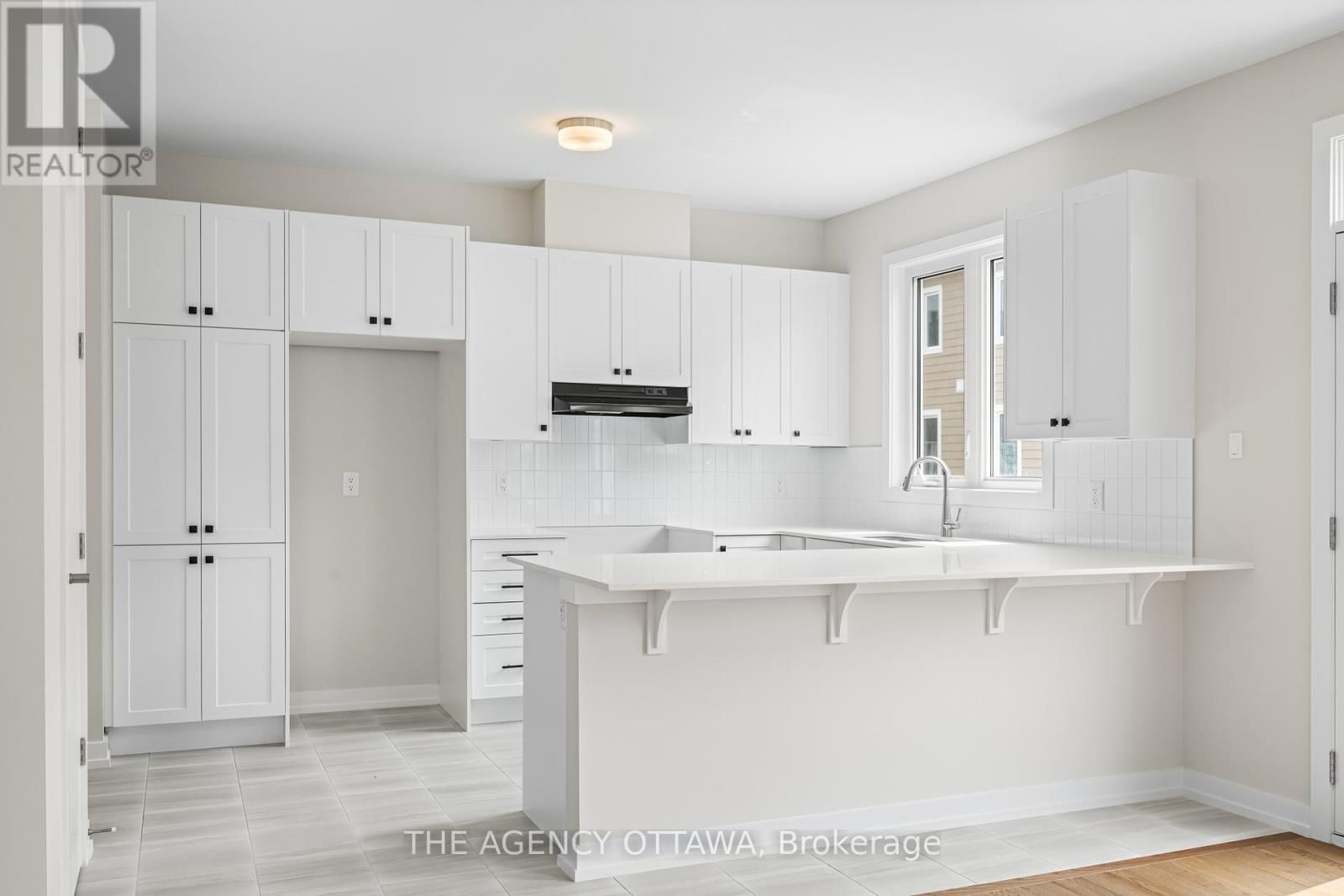 948 SEAGRAVE LANE Image 6