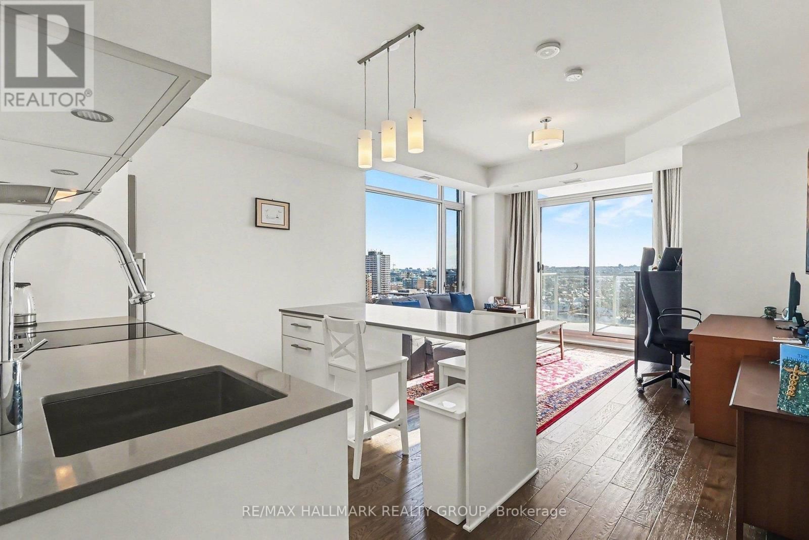 1412 - 255 BAY STREET NORTH Image 4