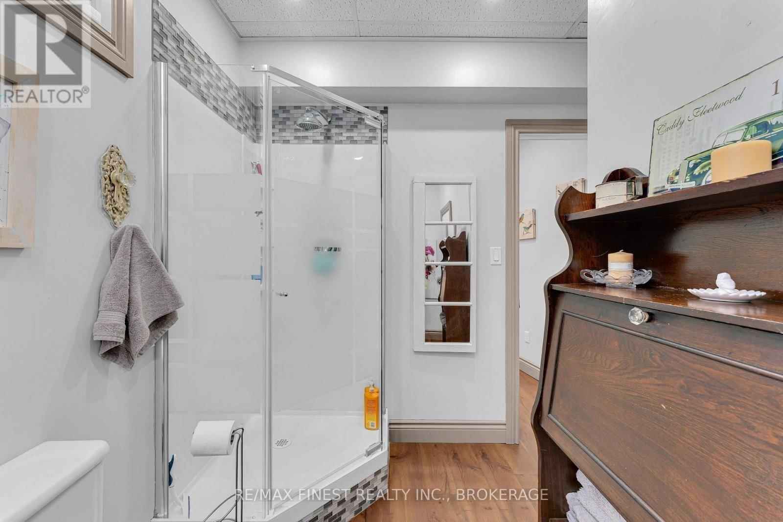 82 CENTRE STREET Image 11