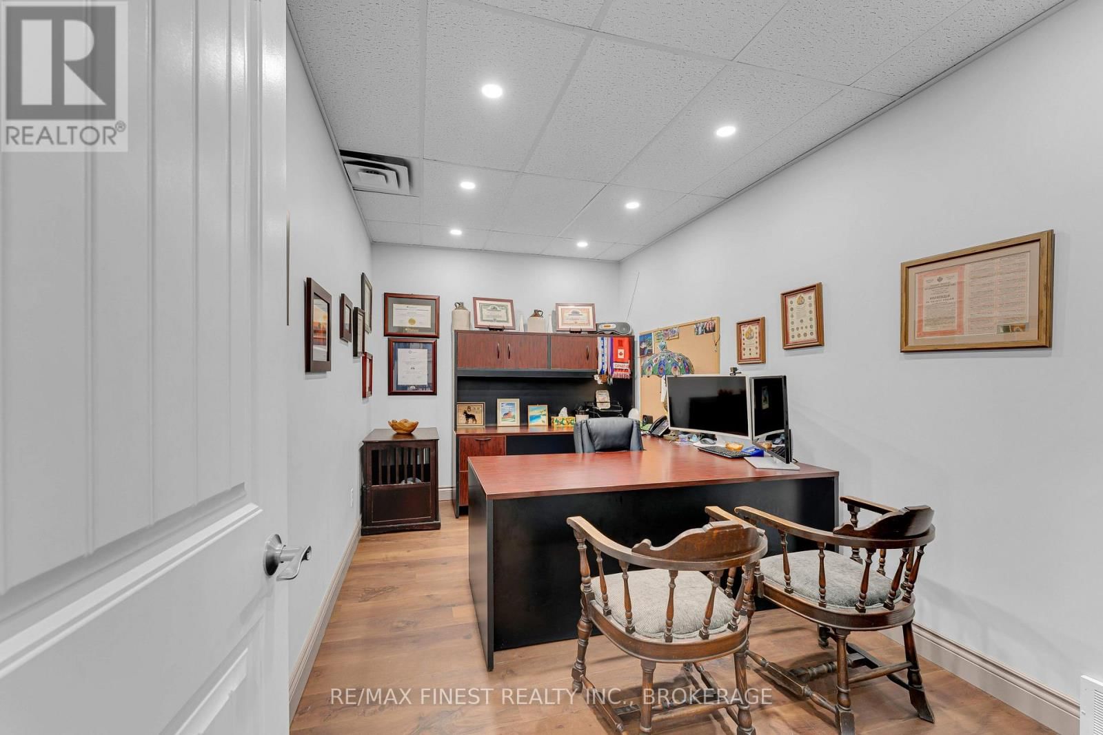 82 CENTRE STREET Image 12