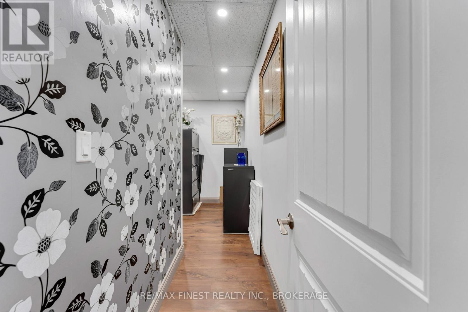 82 CENTRE STREET Image 18