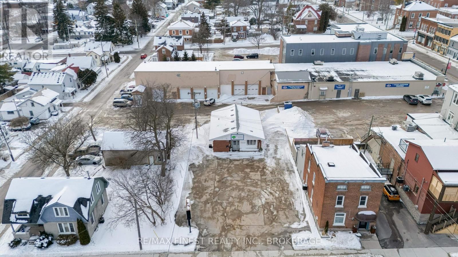 82 CENTRE STREET Image 23