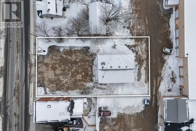 82 CENTRE STREET Image 27