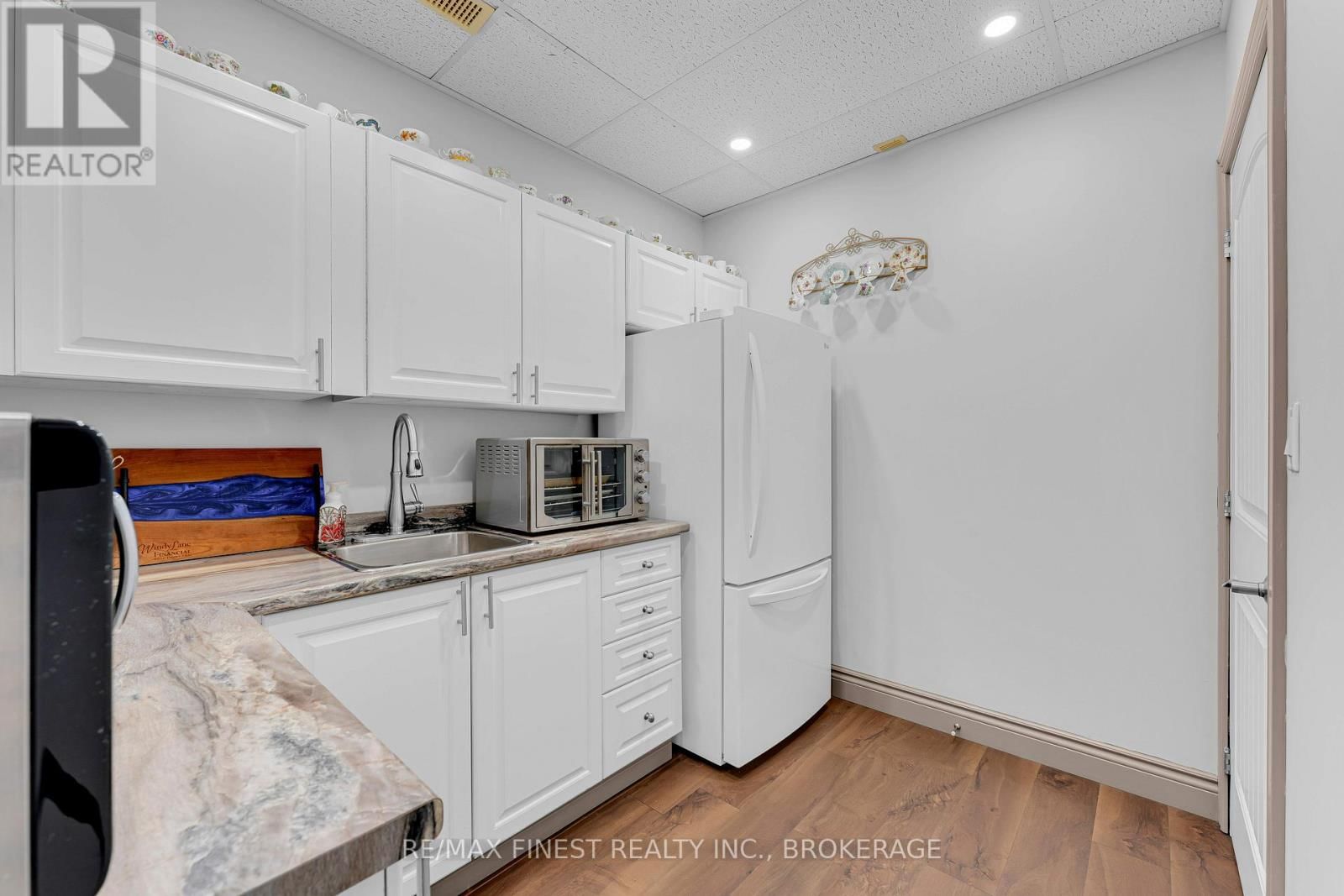 82 CENTRE STREET Image 9