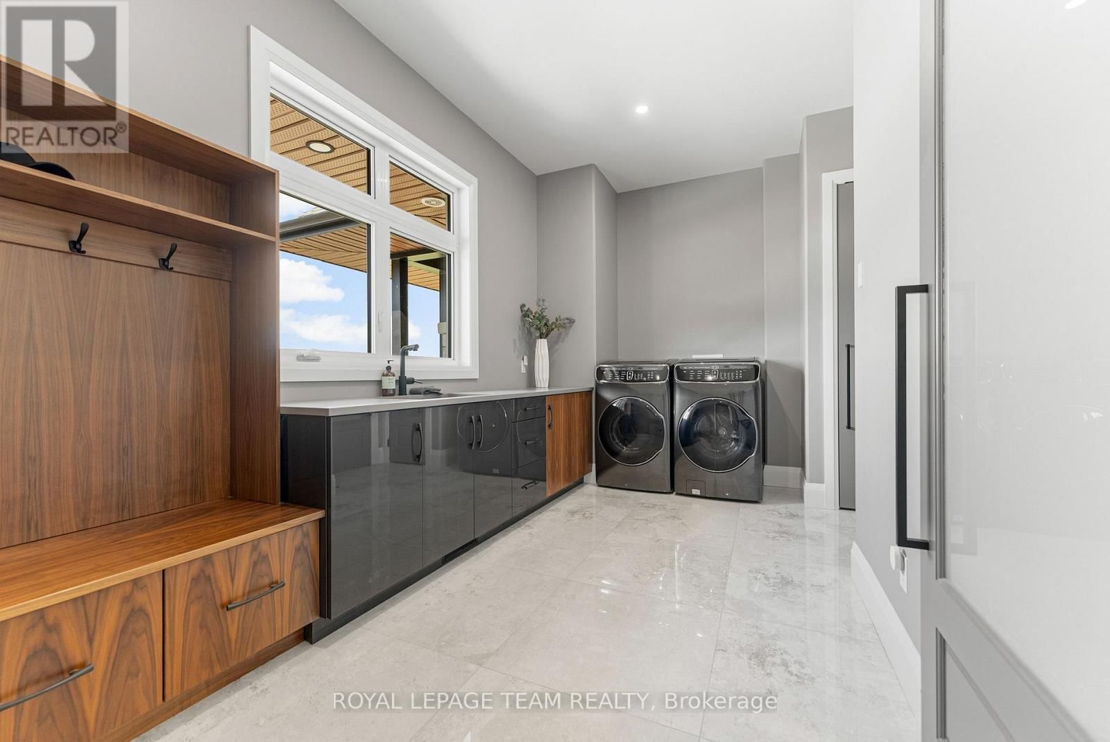 231 FINNERTY ROAD Image 34