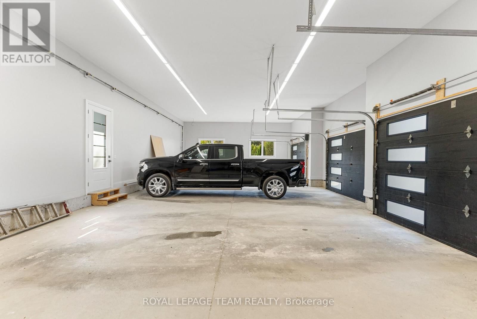 231 FINNERTY ROAD Image 44