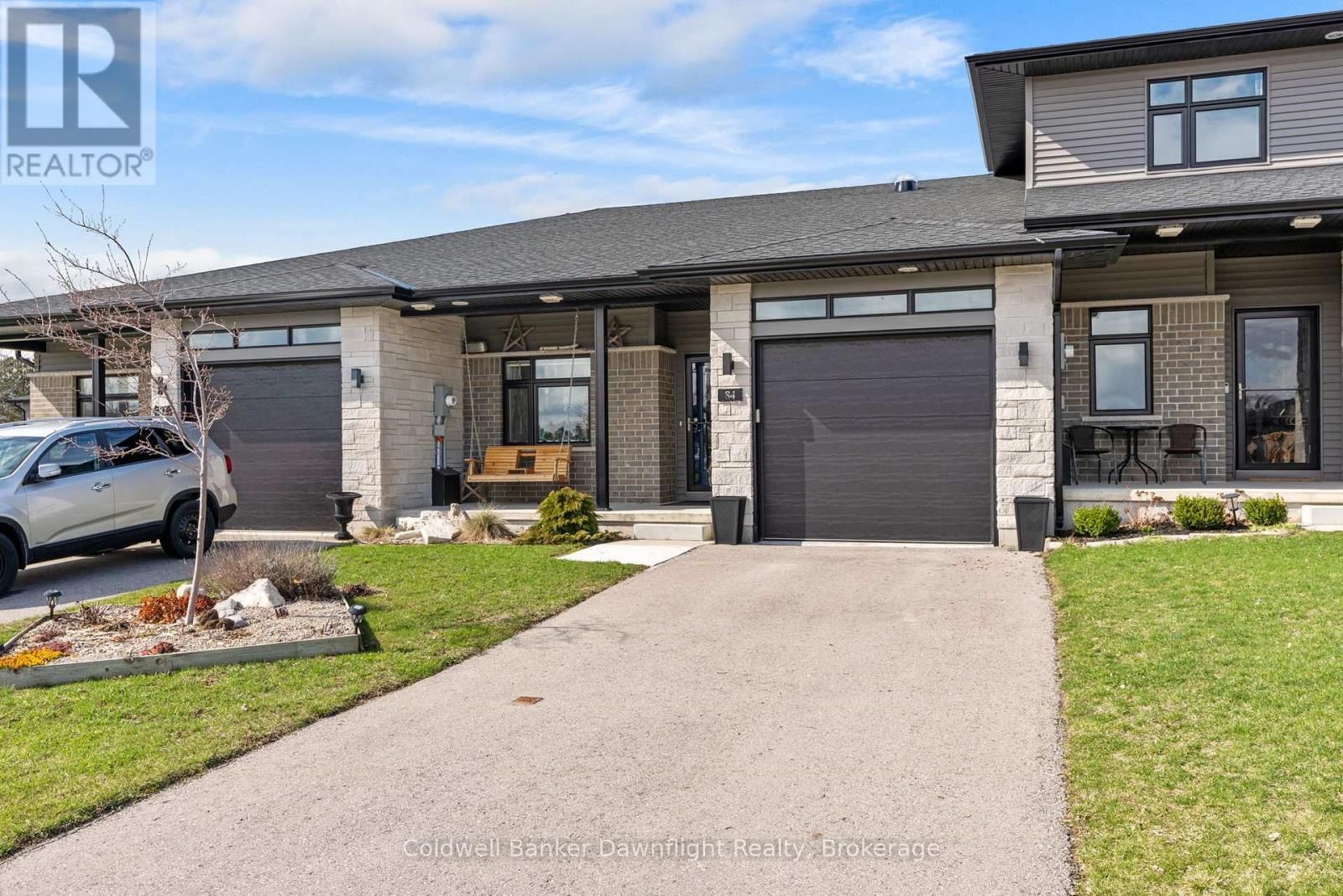 84 ROWE AVENUE Image 1