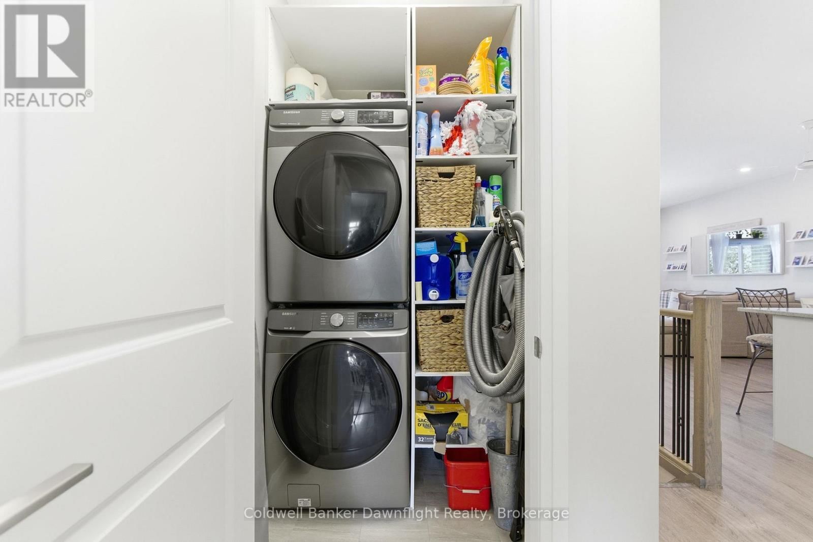 84 ROWE AVENUE Image 22