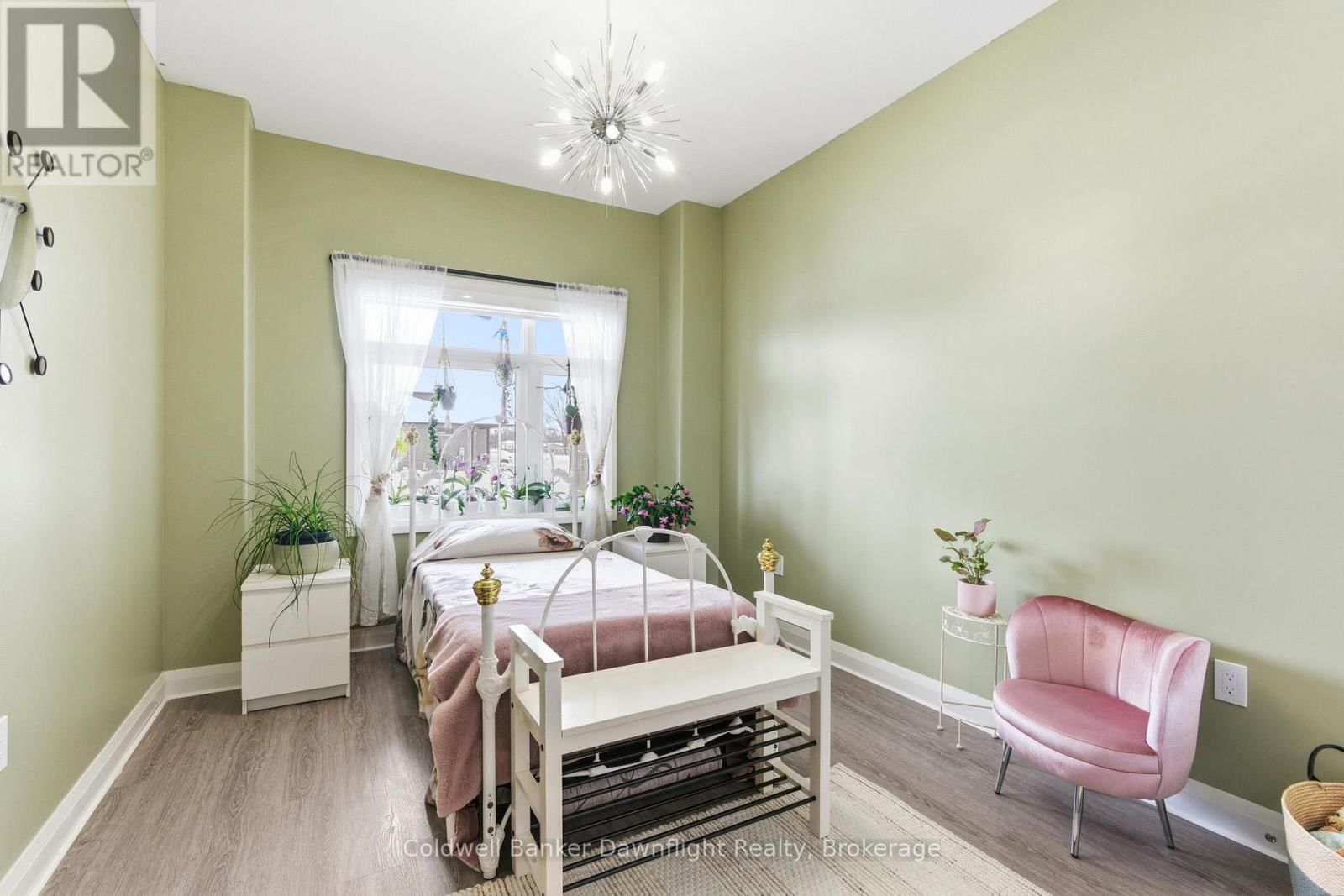 84 ROWE AVENUE Image 23