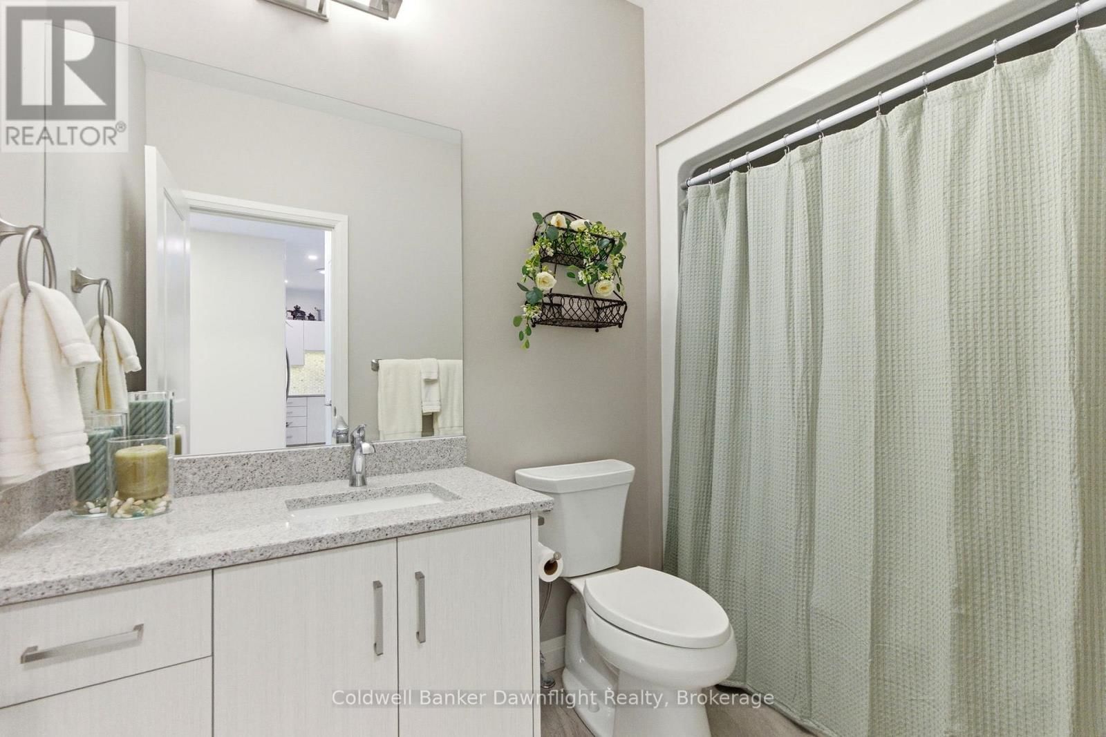 84 ROWE AVENUE Image 25