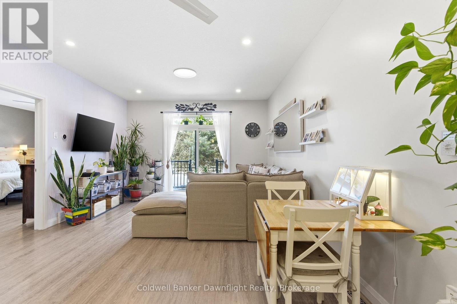 84 ROWE AVENUE Image 7