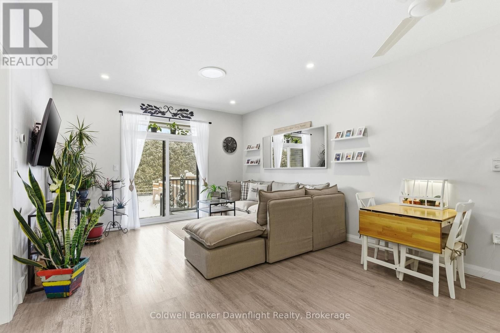 84 ROWE AVENUE Image 8