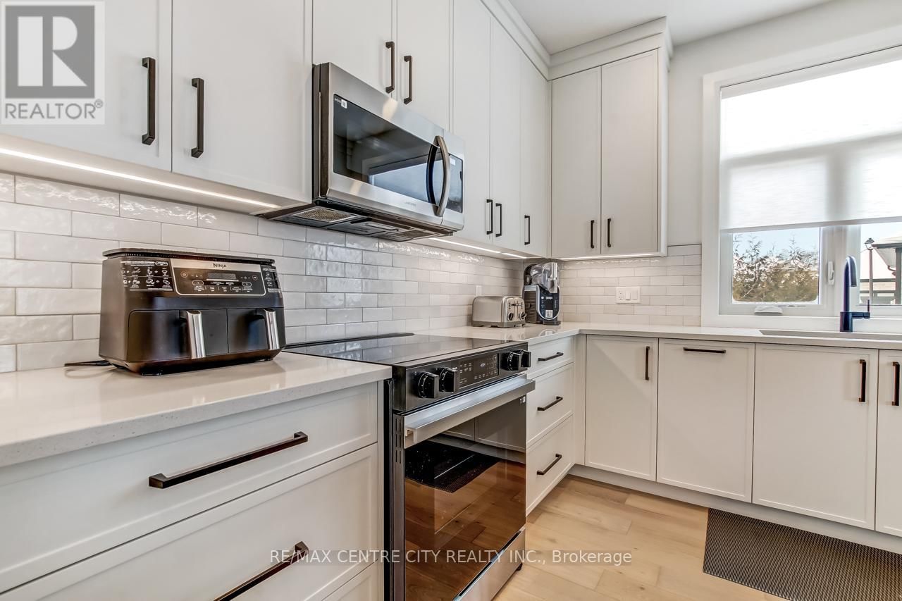 35 - 63 COMPASS TRAIL Image 16