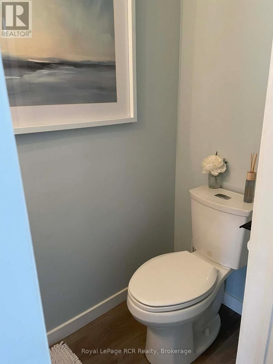 453 8TH A AVENUE EAST Image 19