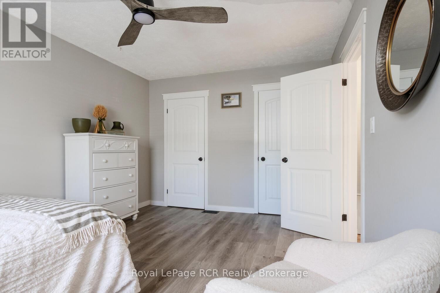 453 8TH A AVENUE EAST Image 25