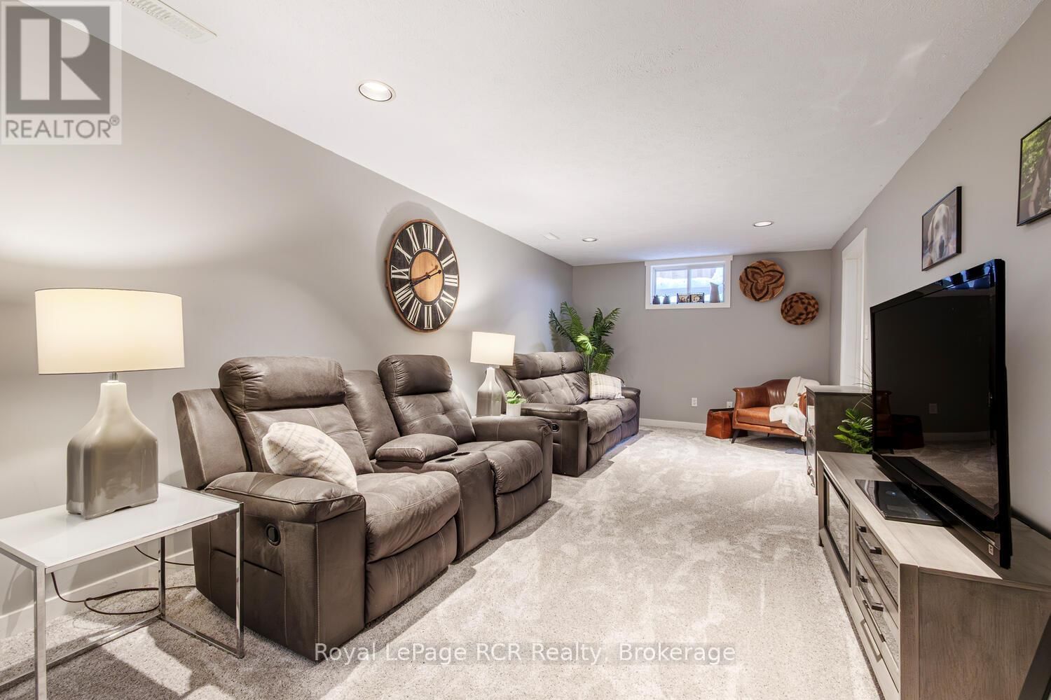 453 8TH A AVENUE EAST Image 29