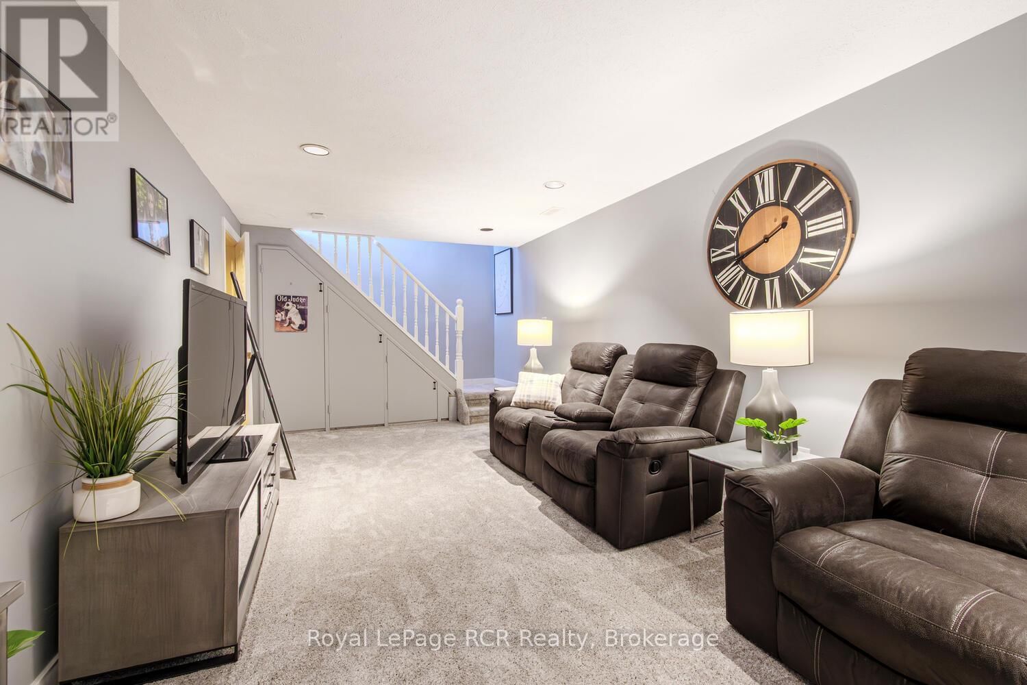 453 8TH A AVENUE EAST Image 30