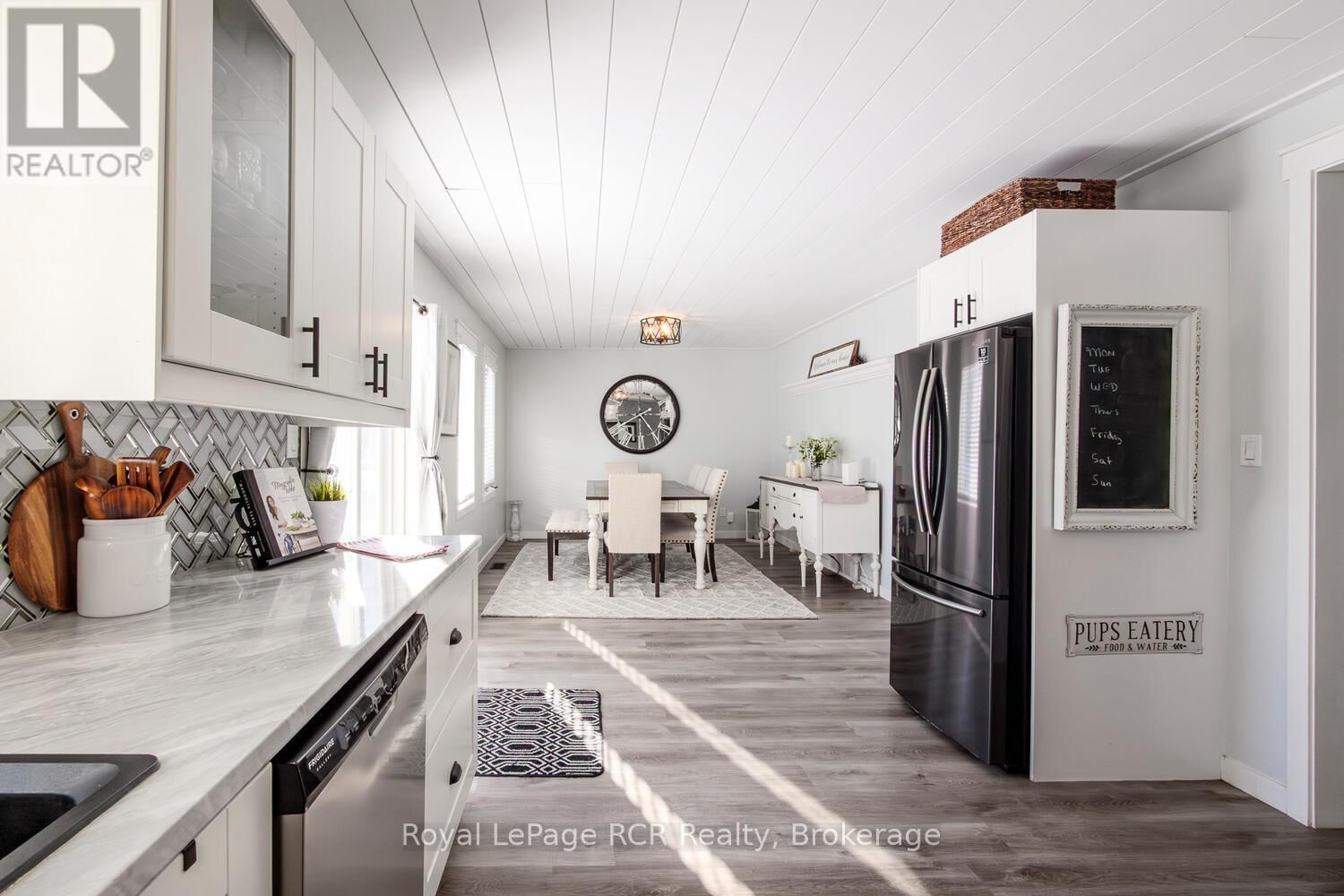 453 8TH A AVENUE EAST Image 9