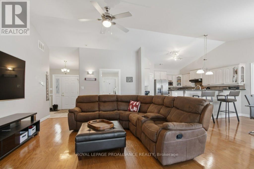 51 APPLEWOOD DRIVE Image 11