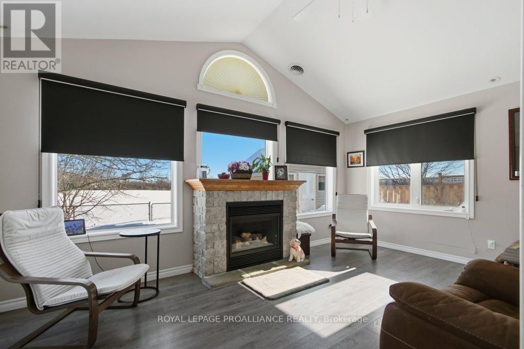 51 APPLEWOOD DRIVE Image 12