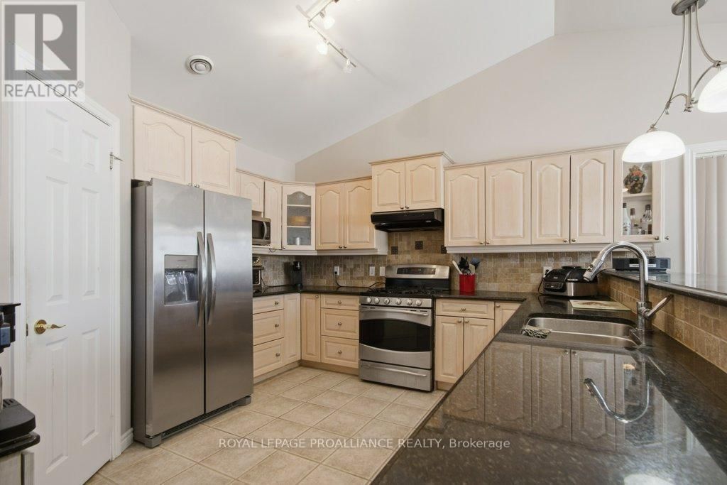 51 APPLEWOOD DRIVE Image 16