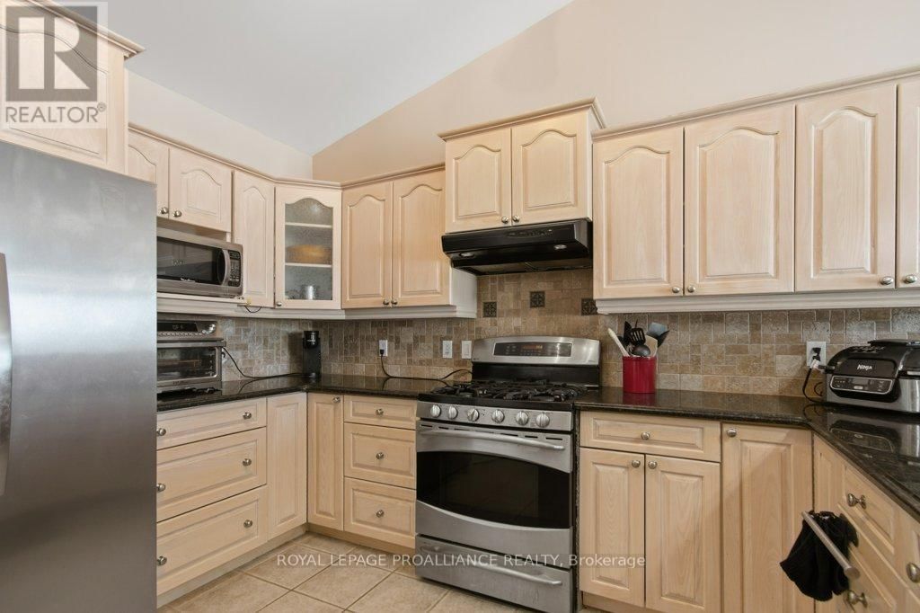 51 APPLEWOOD DRIVE Image 17