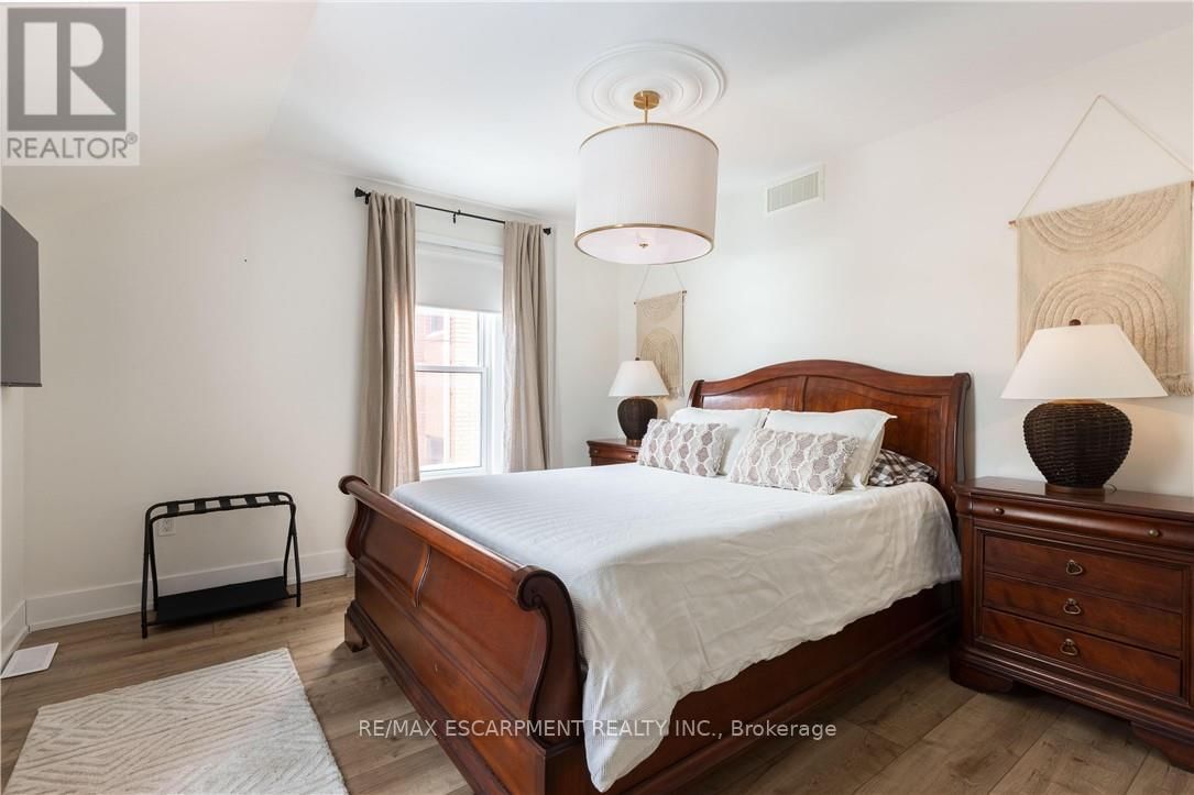 8-10 ONTARIO STREET Image 32