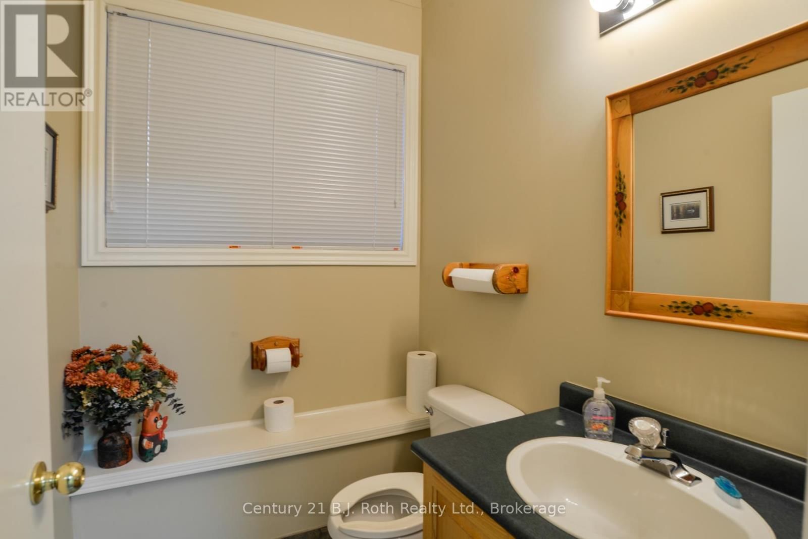 241 BROCK STREET Image 23