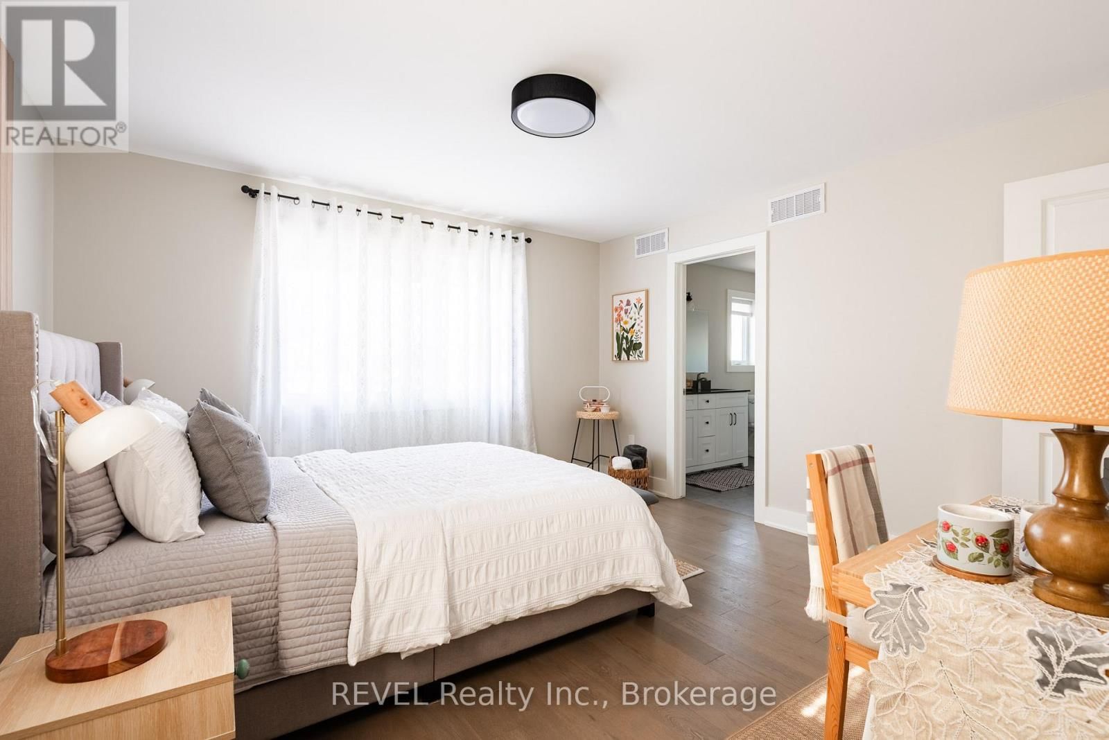 1 PRINCETON COMMON STREET Image 32