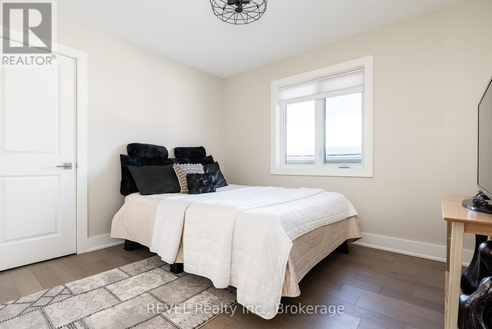 1 PRINCETON COMMON STREET Image 36